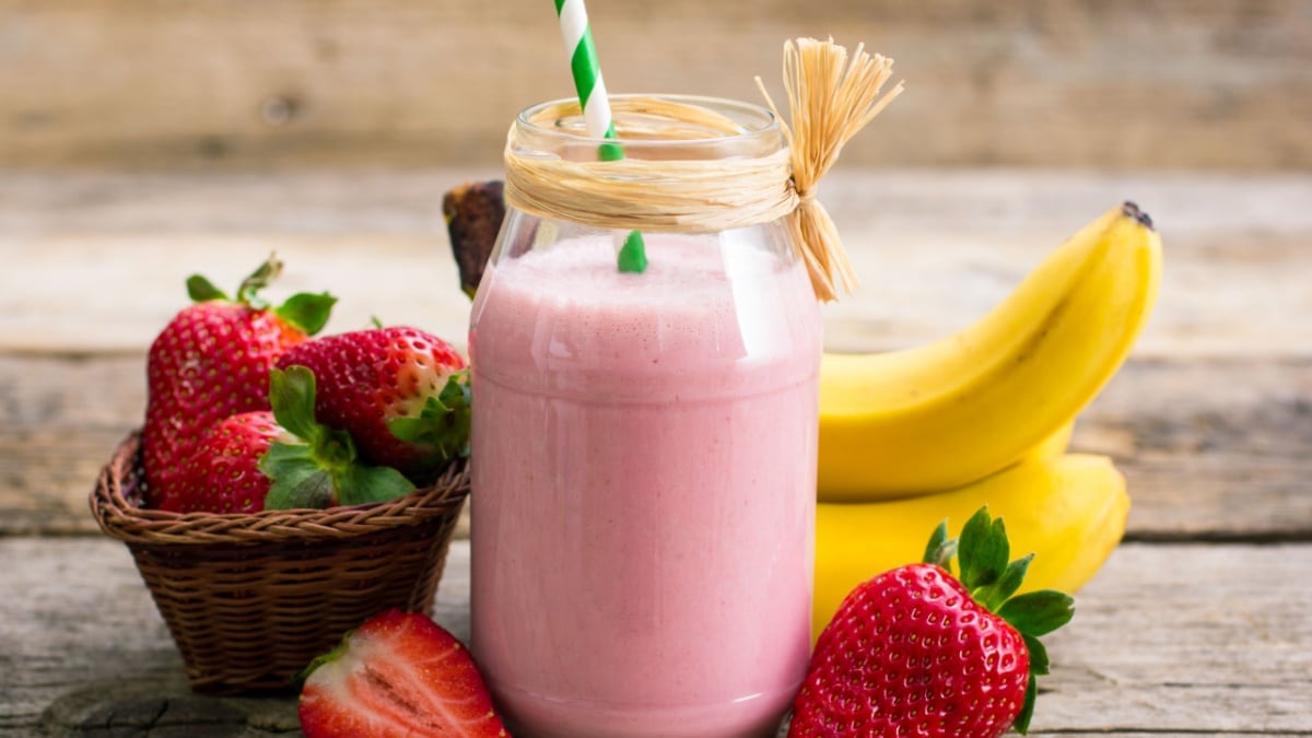 Strawberry and banana smoothie in the jar