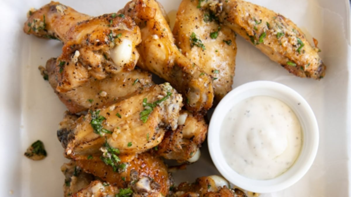 Crispy Garlic Parmesan Wings