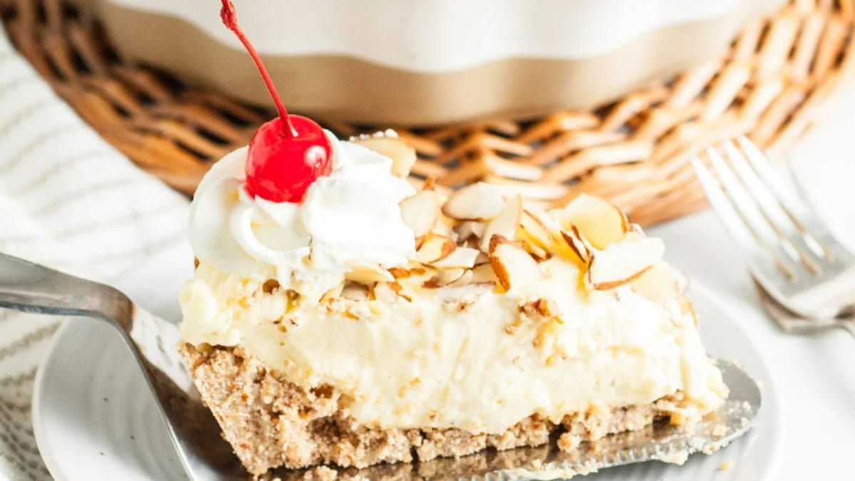 Amaretto Cream Pie with Almond Crust