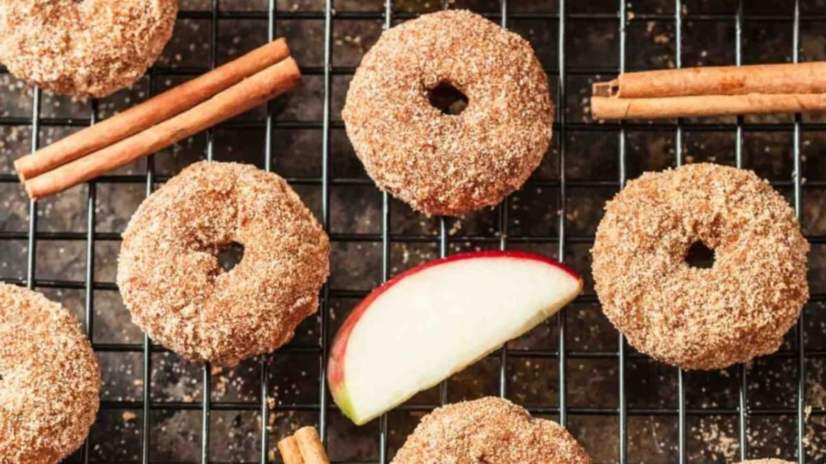 Cinnamon Apple Baked Donuts