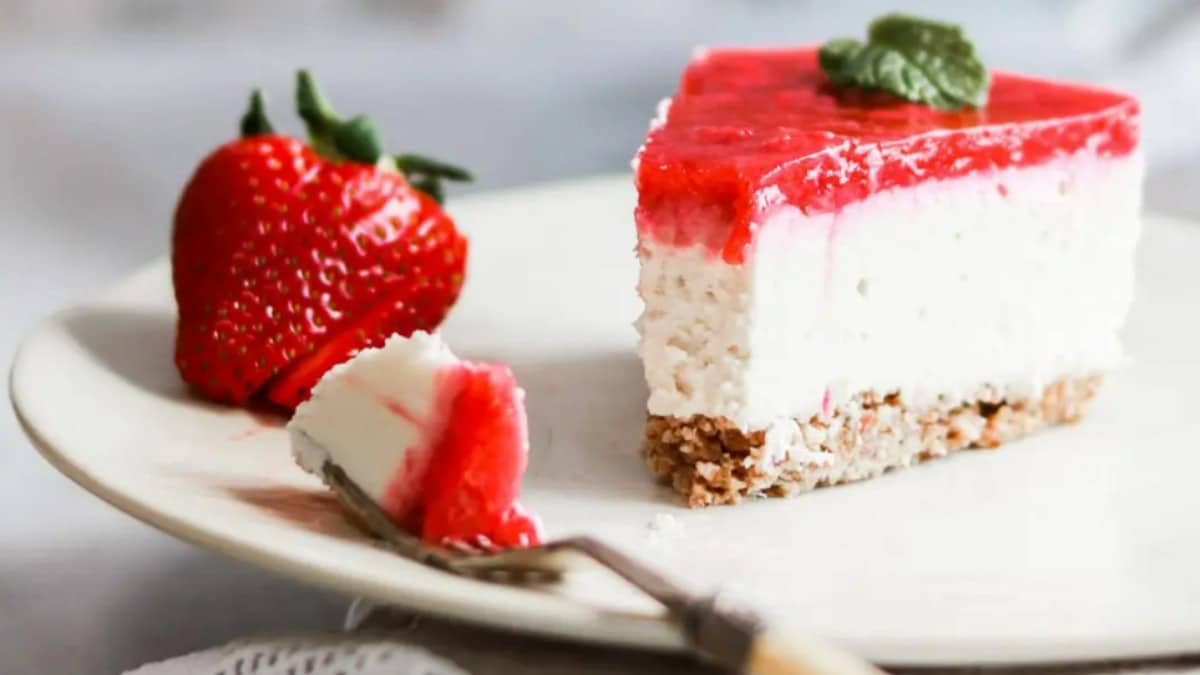 Vegan Lemon Strawberry Cheesecake