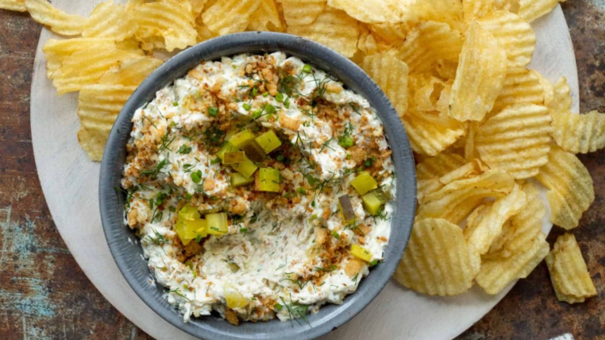 Creamy Fried Dill Pickle Dip