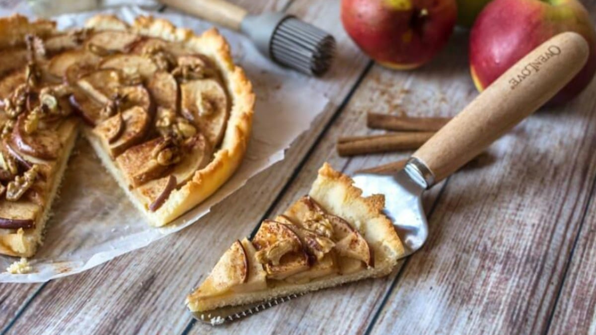 Apple Tart with Walnuts