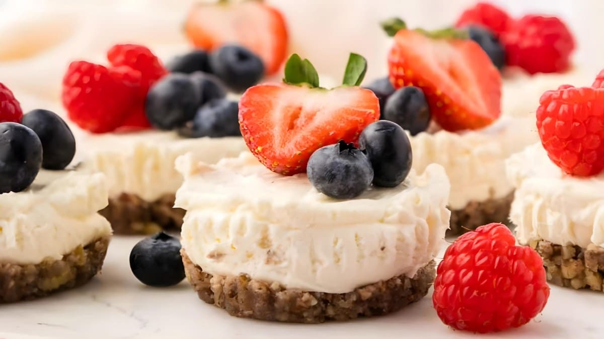 No Bake Mini Cheesecakes