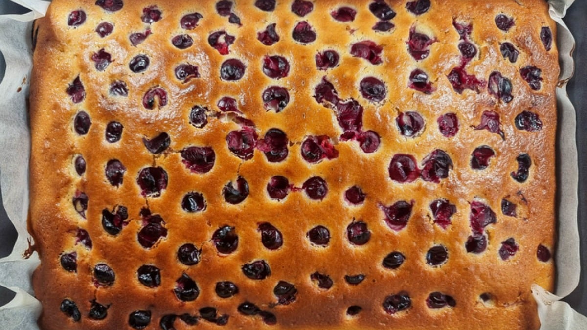 Romanian Sour Cherry Cake