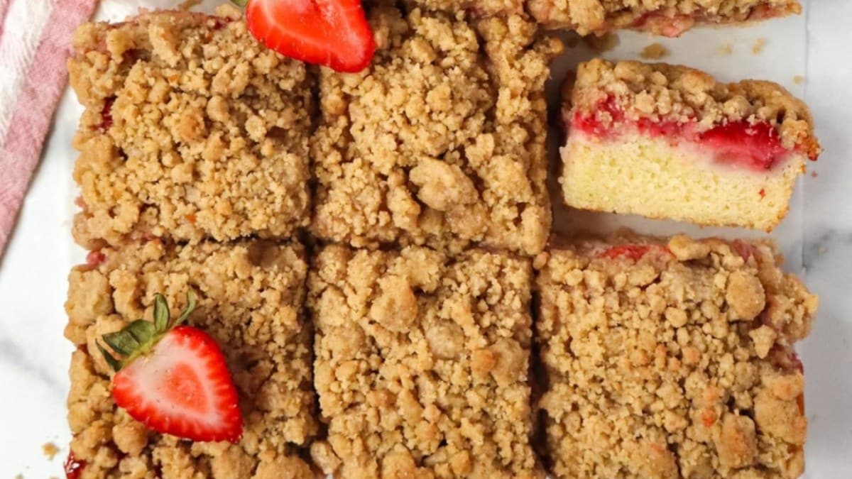 Strawberry Crumb Cake