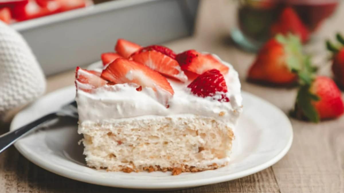 Strawberry Yogurt Cake